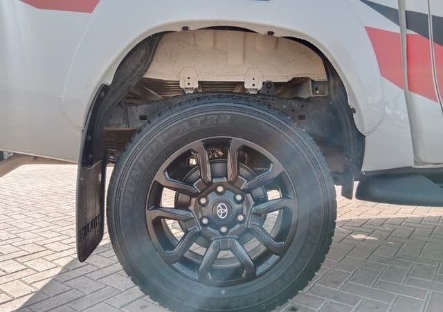 
								2020 TOYOTA HILUX full									